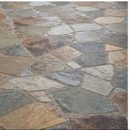 Piso com pedras naturais em tons variados