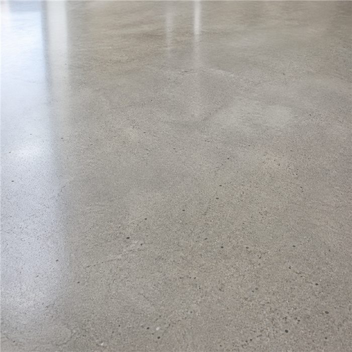 Piso de concreto polido com brilho restaurado