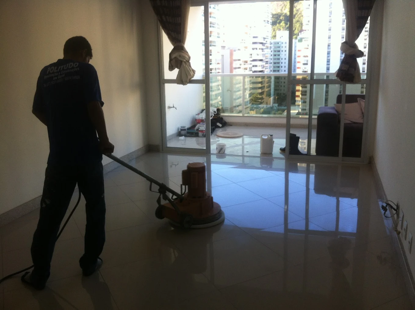 Limpeza e restauração de piso